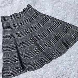 Max Studio S/M Knit Houndstooth Skirt